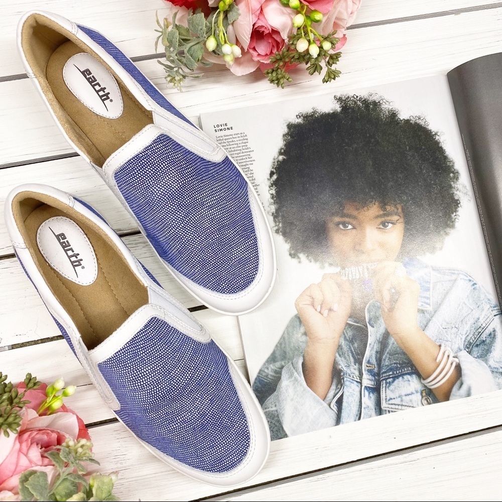 NEW Earth Currant Saphire Blue Wave Slip On Sneakers 9.5